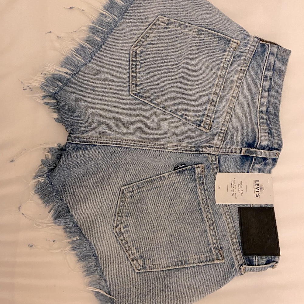 NWT Levi’s Shorts With Embroidered Flower!